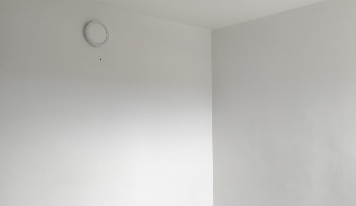 1000801118