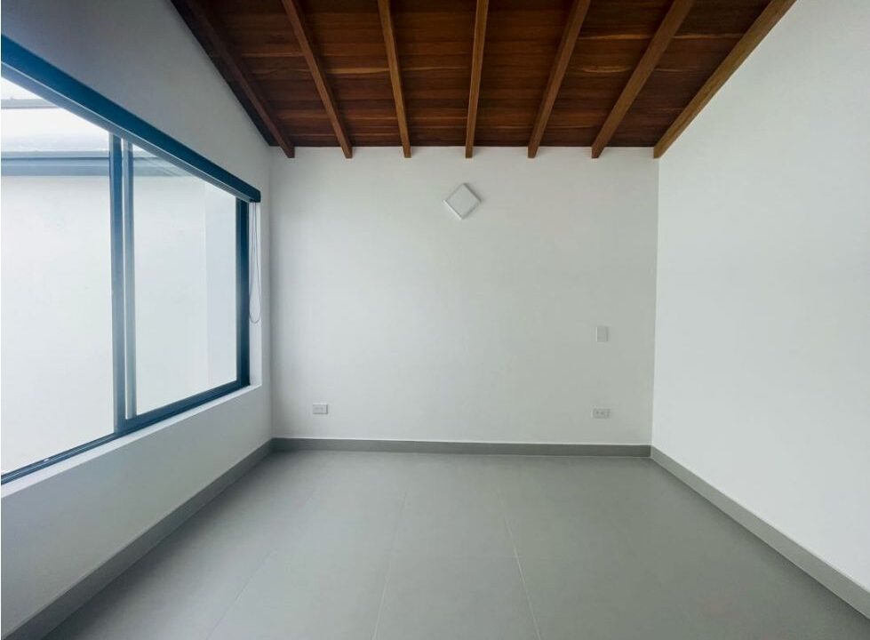 1000834876