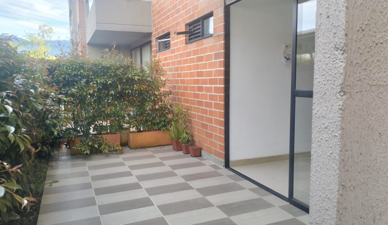 1000853347