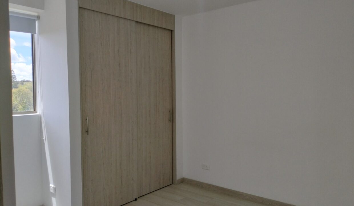 1000869707