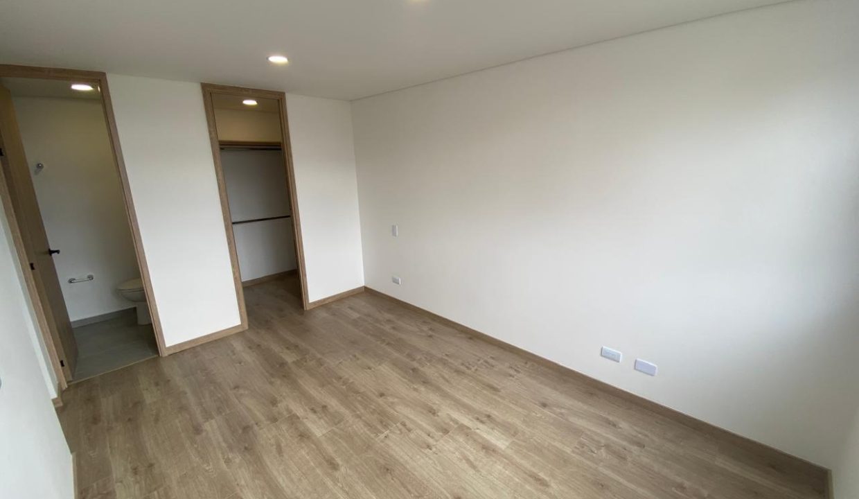 WhatsApp Image 2025-11-20 at 5.39.47 PM (8)